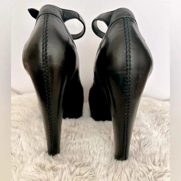 BALENCIAGA DESIGNER BLACK LEATHER PUMPS HAND MADE ITALY ALMOND TOE BUCKLE SZ 7 - Picture 3 of 16